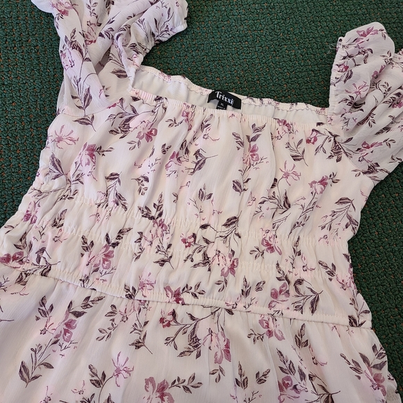 ๐๏ธTRIXXI Ruffled Elbow Puff Sleeve Tiered Floral Square Neck Dress - Picture 6 of 13